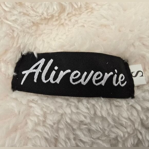 Cropped Cream Teddy Jacket with Fuzzy Texture - Picture 3 of 5